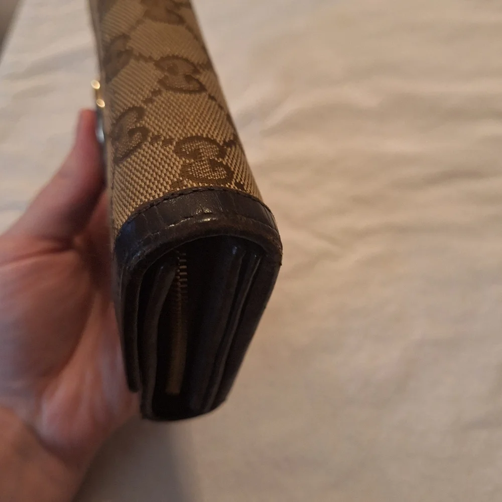 Gucci GG Canvas Continental Wallet - Picture 12 of 13